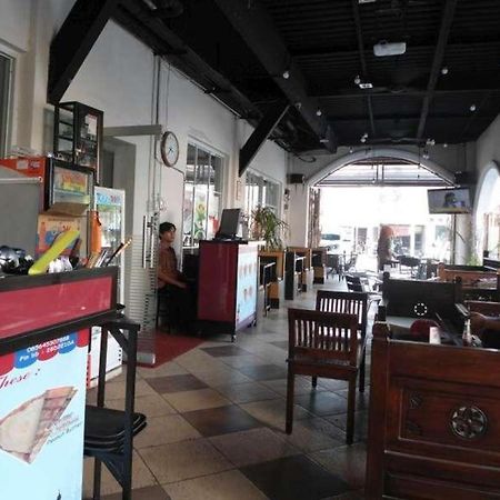 Vindhika Hotel Pengayoman Makassar Extérieur photo